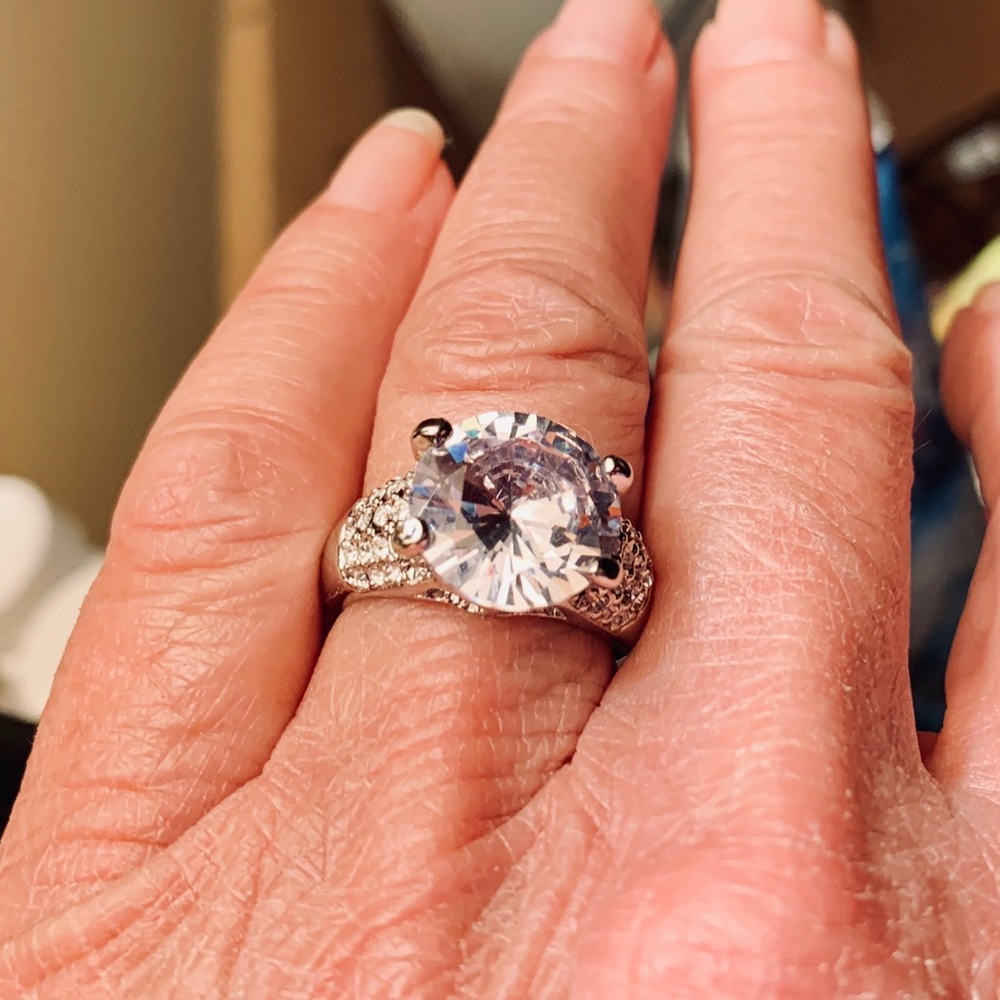Gorgeous, Dramatic Simulated Diamond Ring - image 8
